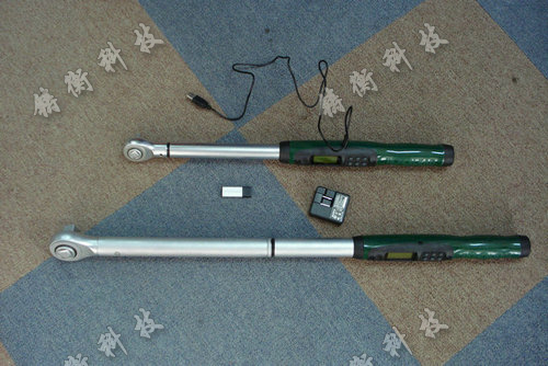 連接電腦的扭力數顯扳手